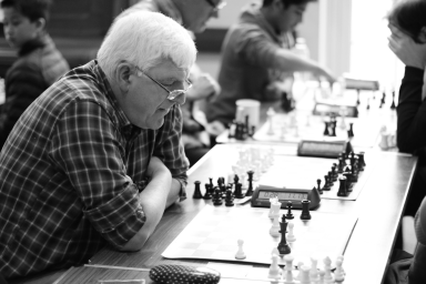 Dave on his way to victory against Alastair Marston round one.